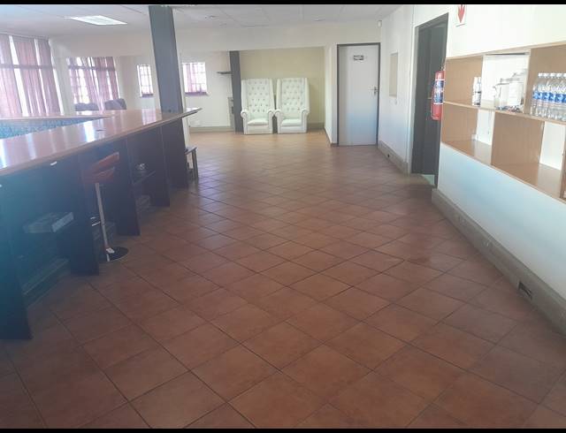 386M² SHOWROOM TO LET IN ALBERTON NORTH